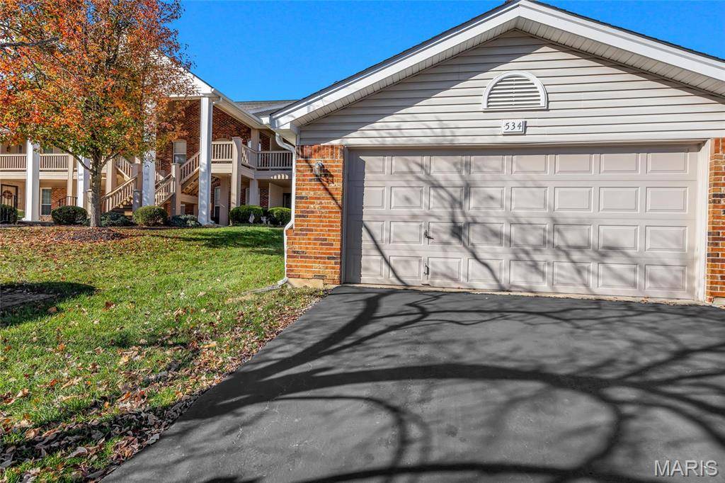 534 Oak Ridge Trails CT, Ballwin, MO 63021