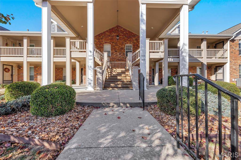 534 Oak Ridge Trails CT, Ballwin, MO 63021