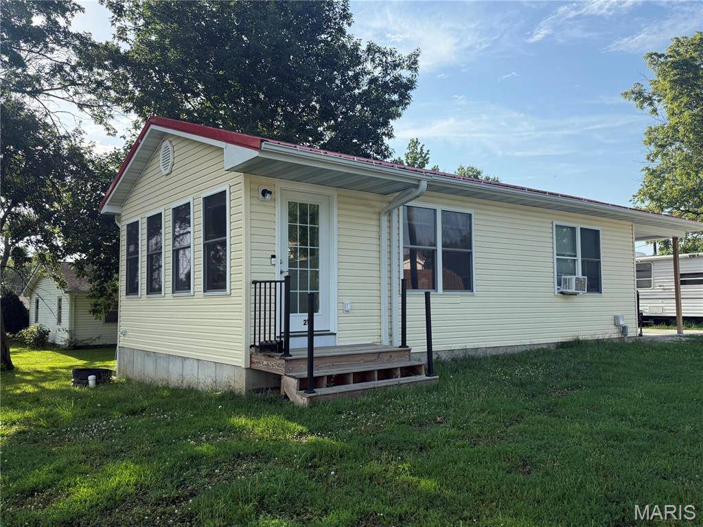 217 W Bates ST, La Plata, MO 63549