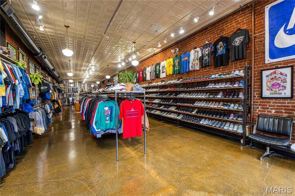 213 N Main ST, St Charles, MO 63301