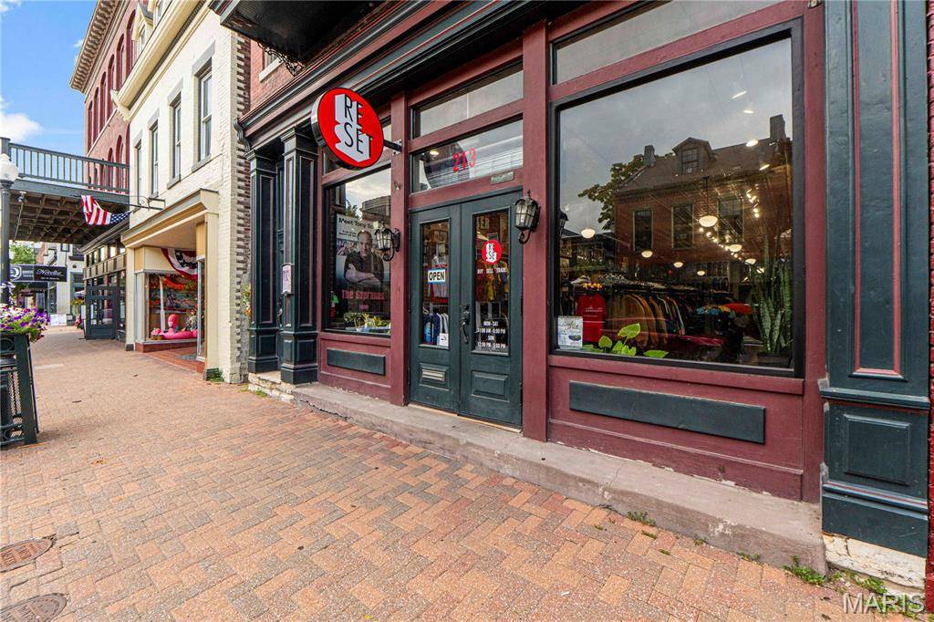 213 N Main ST, St Charles, MO 63301
