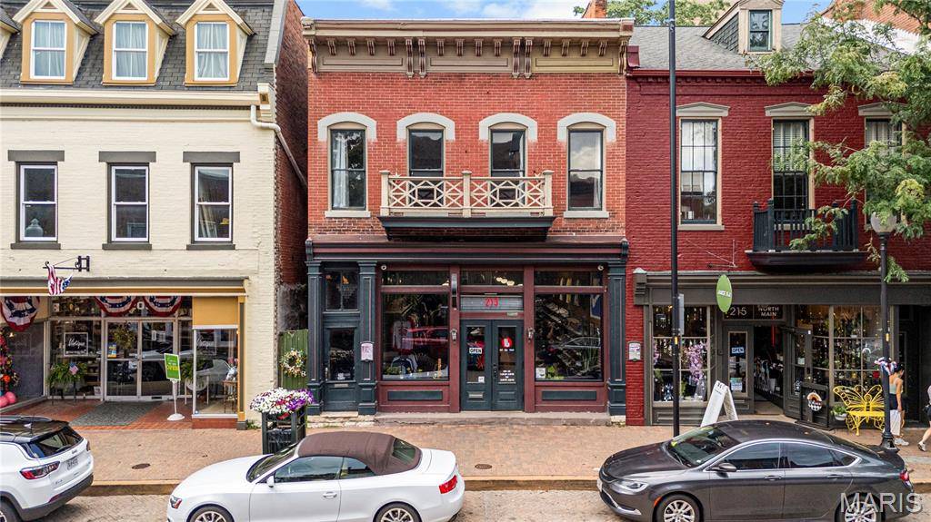 213 N Main ST, St Charles, MO 63301