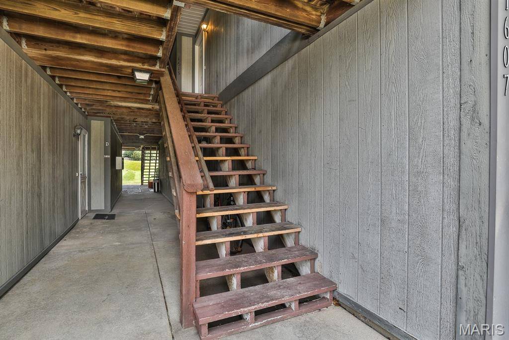 1615 Summergate Pkwy #M, St Charles, MO 63303