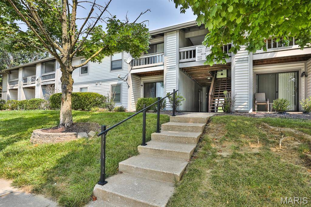 1615 Summergate Pkwy #M, St Charles, MO 63303
