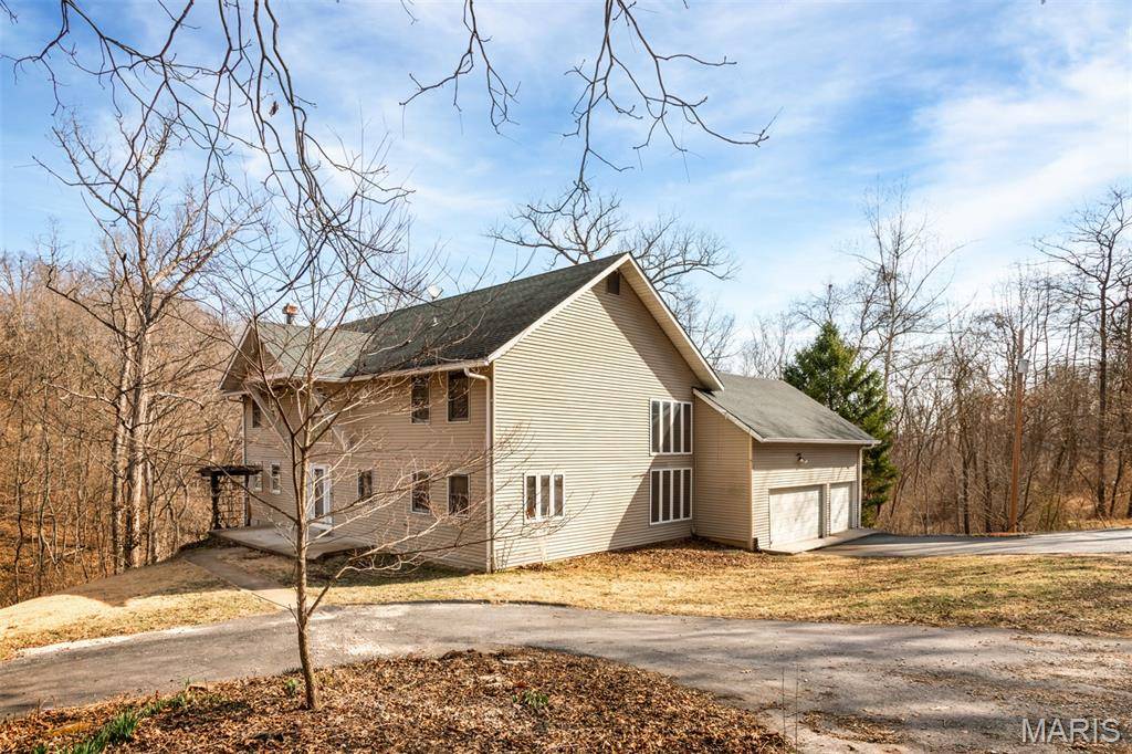 1 River Bend DR, Fenton, MO 63026