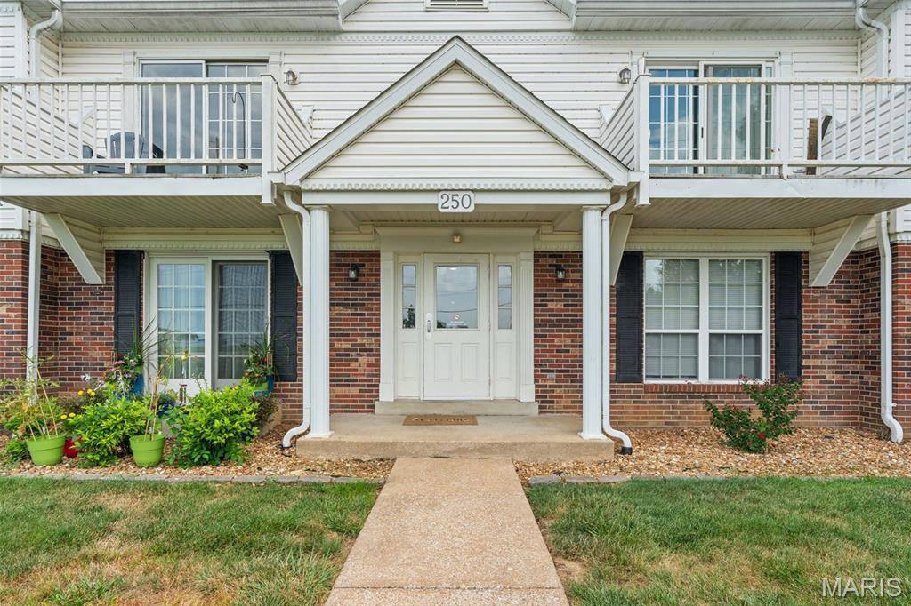 256 Carriage CT, Washington, MO 63090