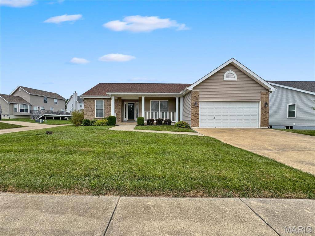 849 Blazing Star Drive, Waterloo, IL 62298
