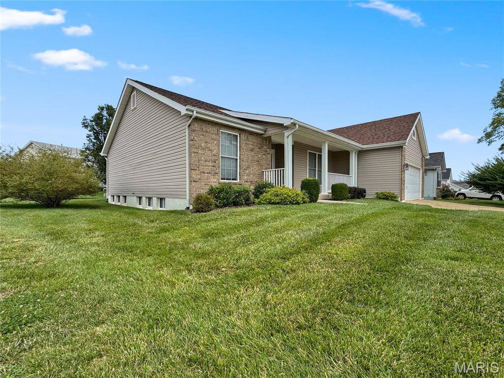 849 Blazing Star Drive, Waterloo, IL 62298