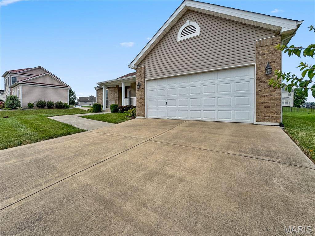 849 Blazing Star Drive, Waterloo, IL 62298