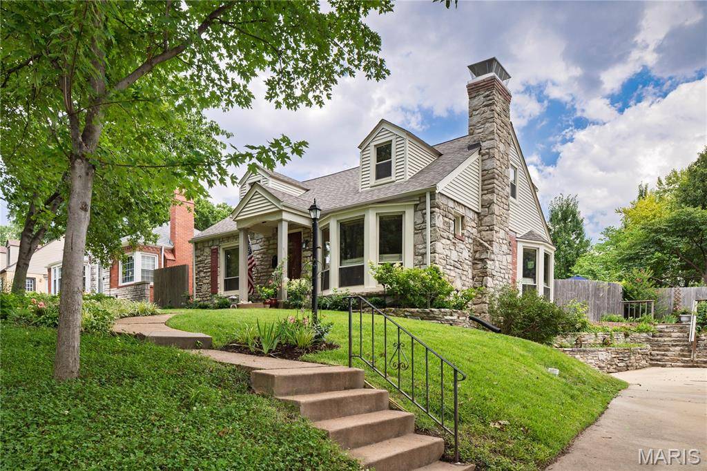 1522 Jonquil DR, Webster Groves, MO 63119