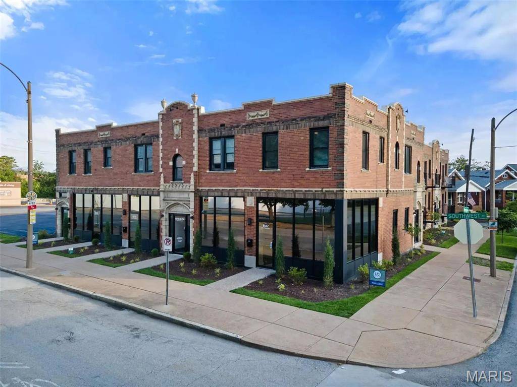 6008 Southwest AVE, St Louis, MO 63139