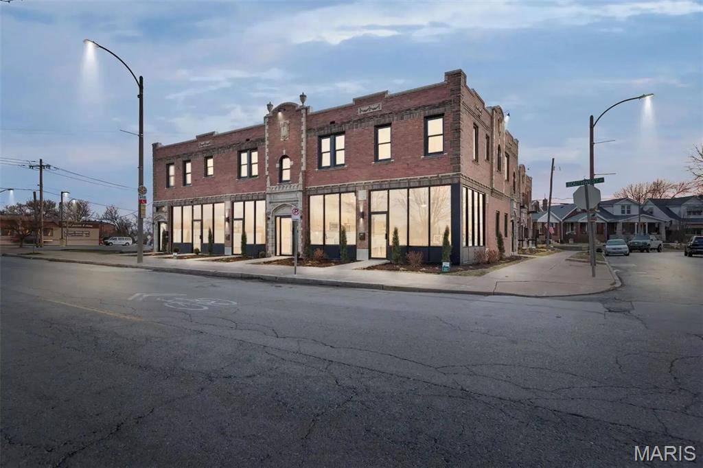 6008 Southwest AVE, St Louis, MO 63139