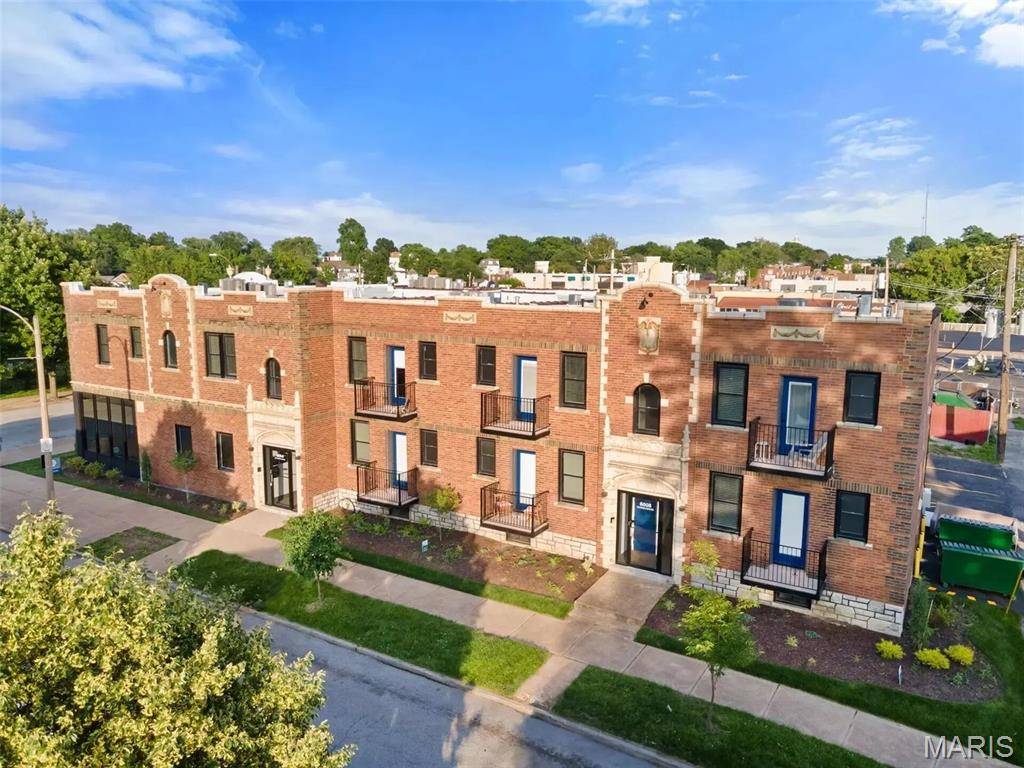 6008 Southwest AVE, St Louis, MO 63139