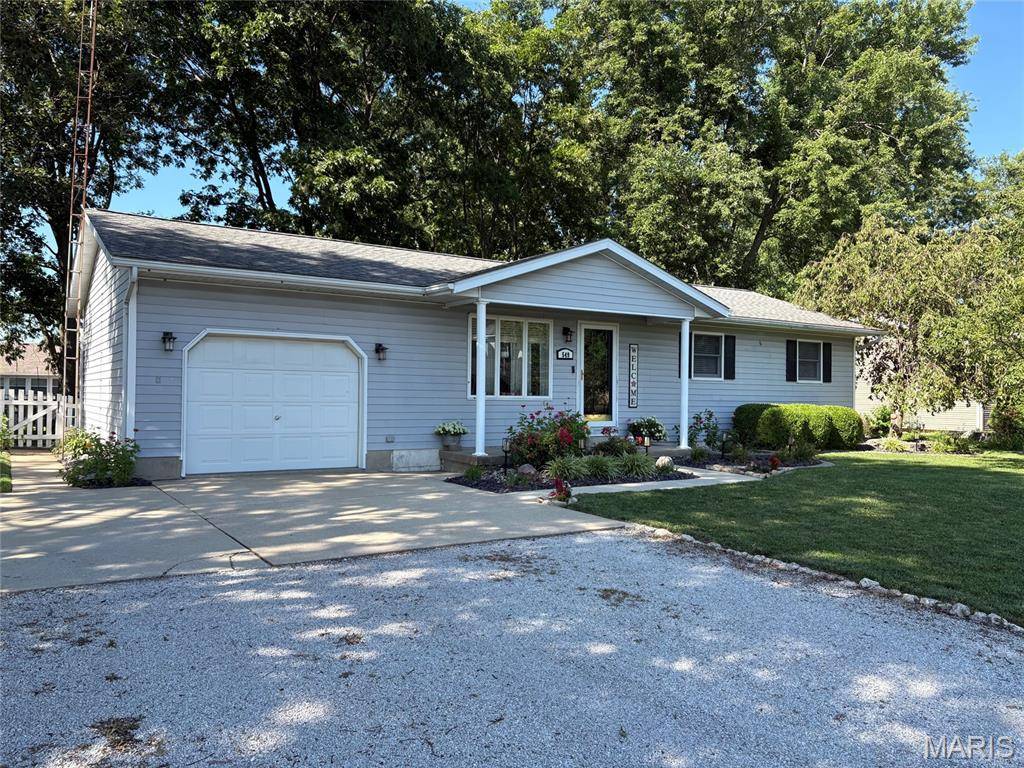 549 W Oak ST, Aviston, IL 62216