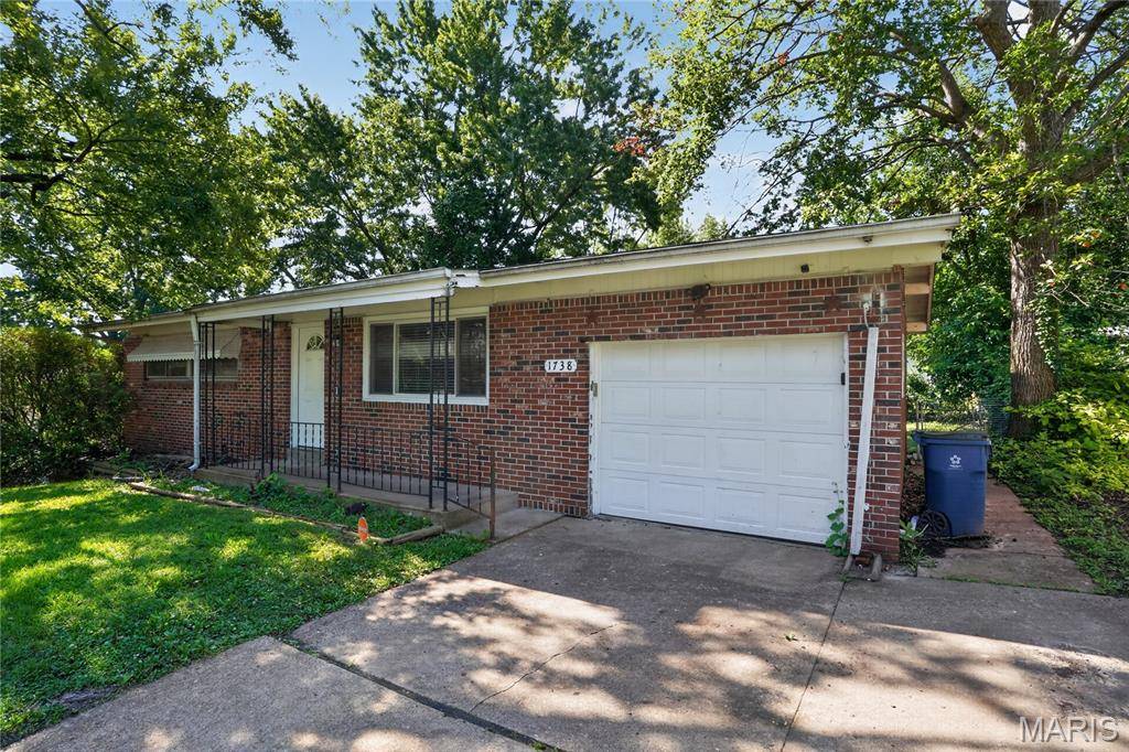 1738 Beecher DR, St Louis, MO 63136