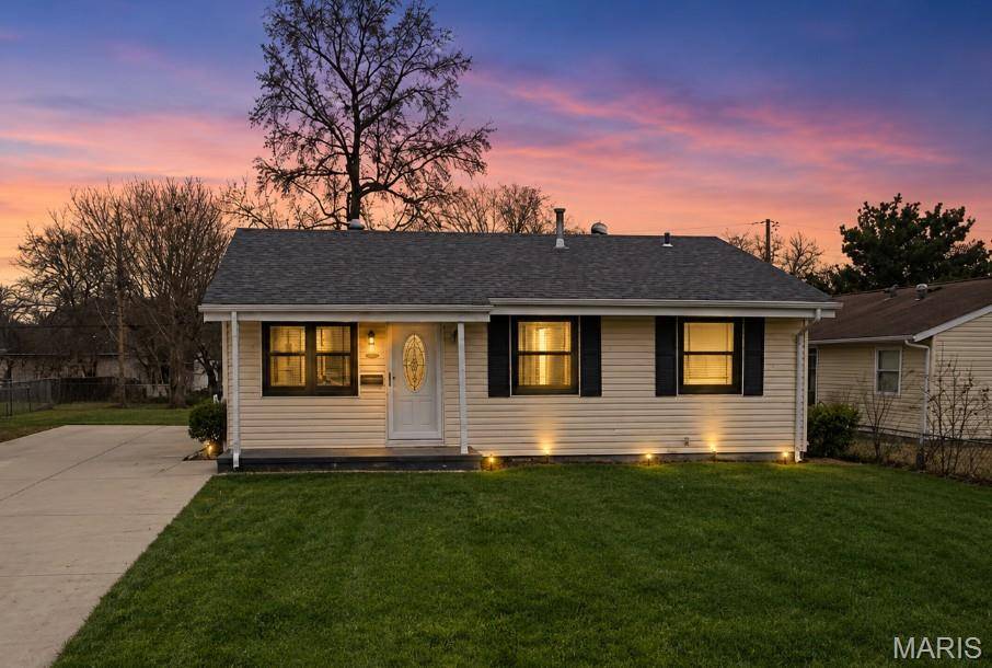 12204 Hillcrest PL, Maryland Heights, MO 63043