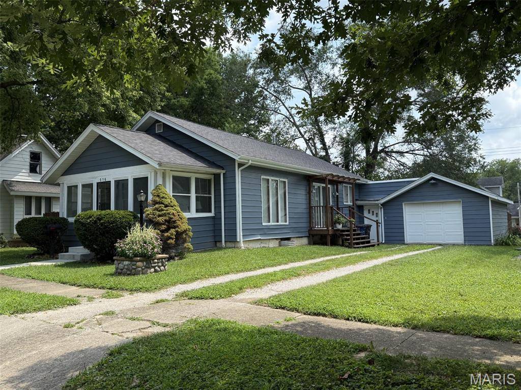 516 E South AVE, Greenville, IL 62246