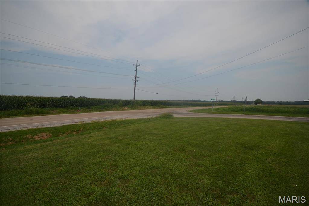 5561 Blank RD, Smithton, IL 62285