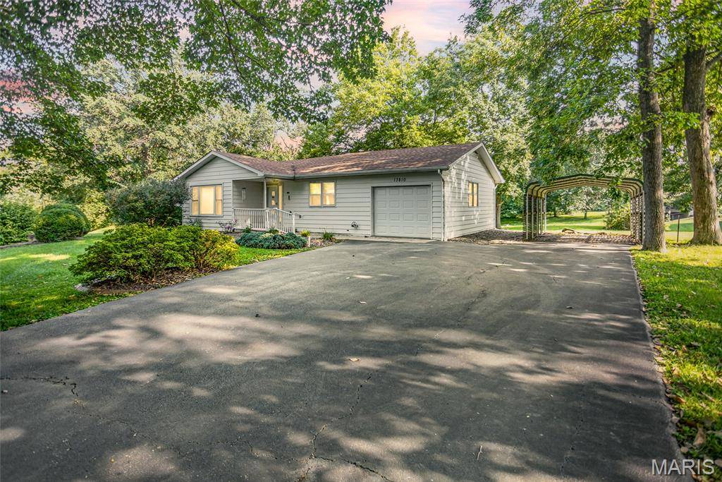 13810 Klaus Lake RD, Highland, IL 62249