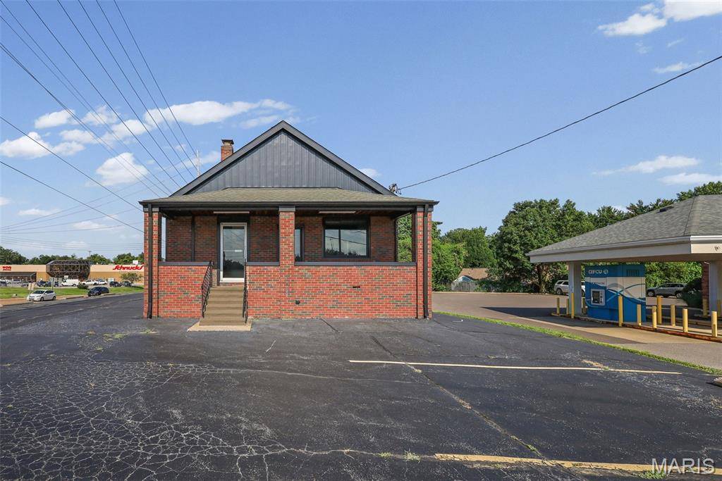2806 Godfrey RD, Godfrey, IL 62035