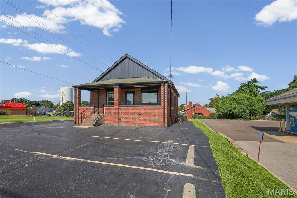 2806 Godfrey RD, Godfrey, IL 62035