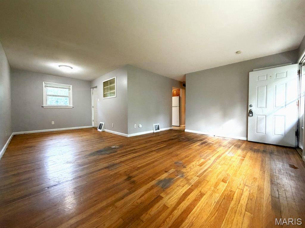 38 Fenwick DR, Ferguson, MO 63135