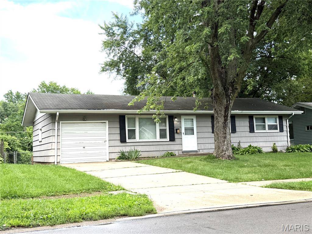 38 Fenwick DR, Ferguson, MO 63135