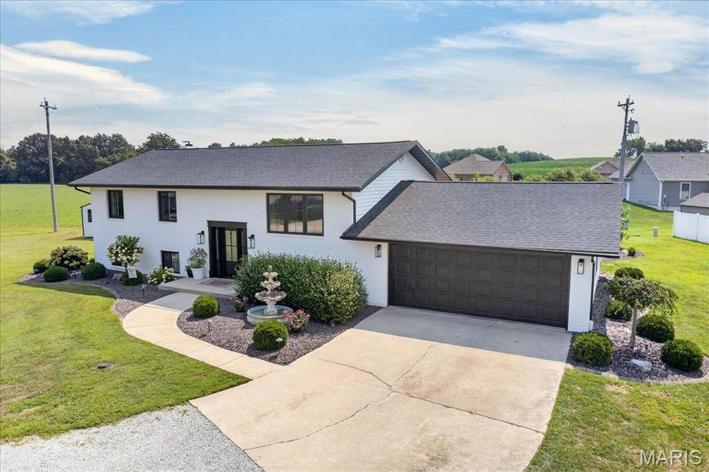 1670 Fayette ST, Carlyle, IL 62231