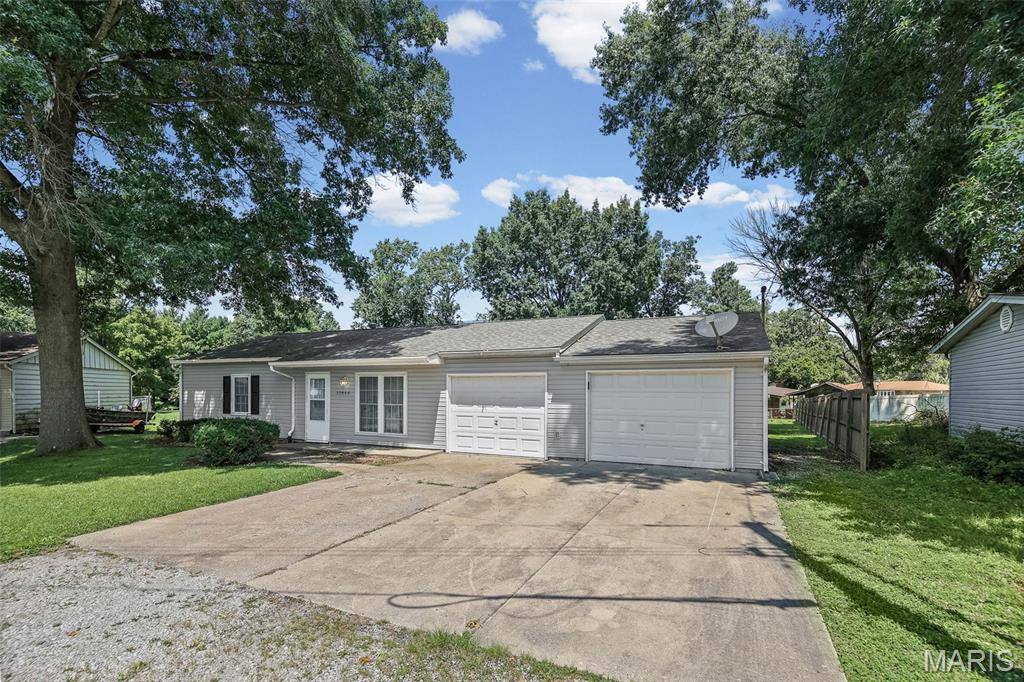 33844 Woodgate CT, Brighton, IL 62012