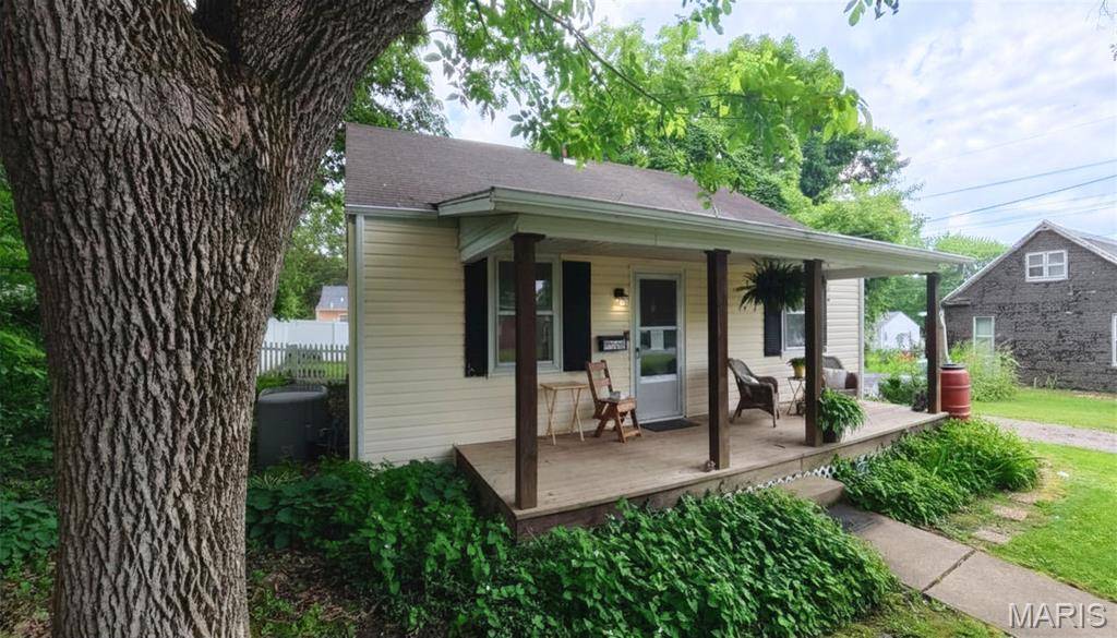 317 Roosevelt ST, Lebanon, IL 62254