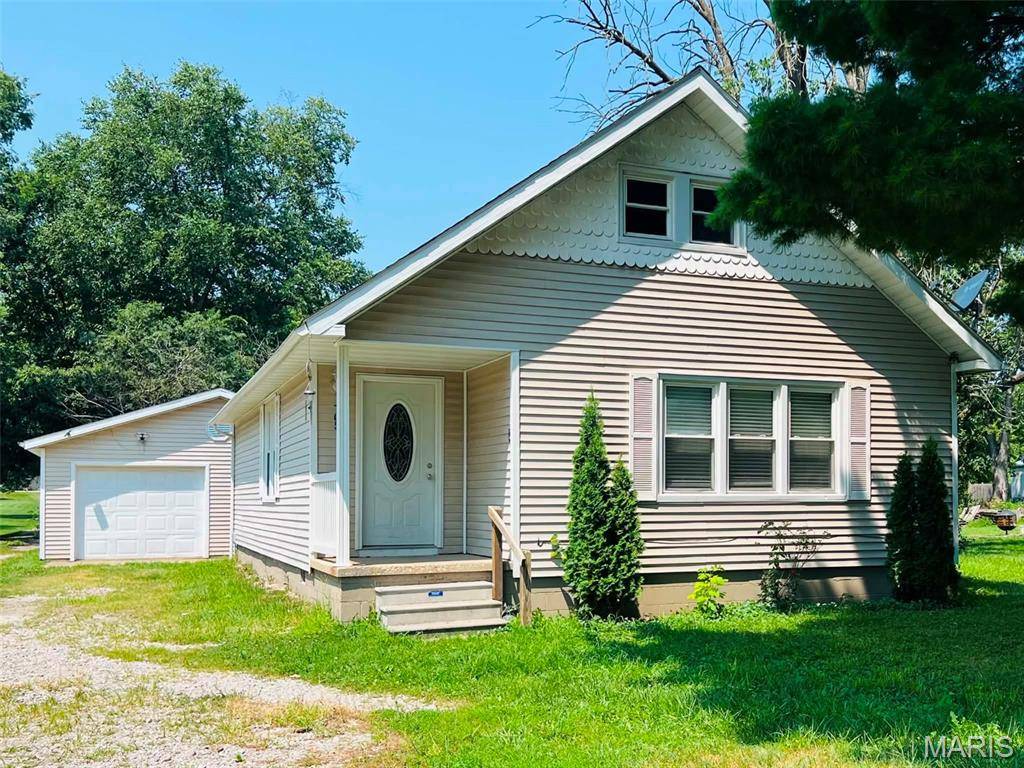 705 N Locust ST, Vandalia, IL 62471