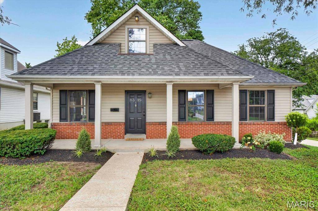 1315 Montrose AVE, St Louis, MO 63104