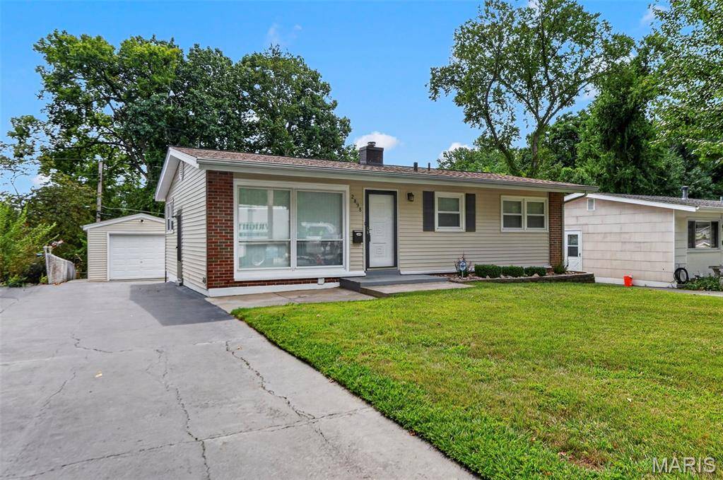 2898 Lesmer CT, Overland, MO 63114