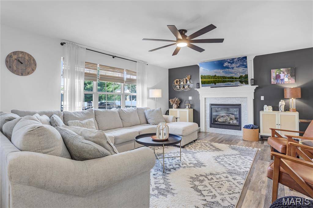 215 Ashford DR, Glen Carbon, IL 62034