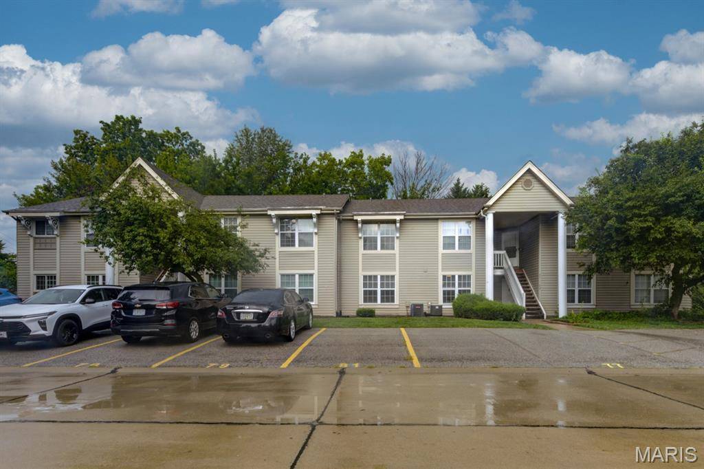77 Sugar Glen CT, St Peters, MO 63376