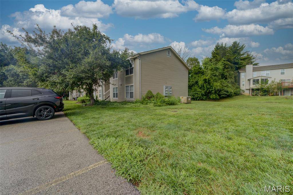 77 Sugar Glen CT, St Peters, MO 63376