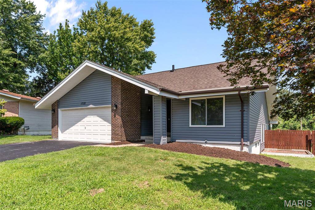 1732 Rudelle DR, Florissant, MO 63031