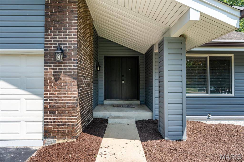 1732 Rudelle DR, Florissant, MO 63031