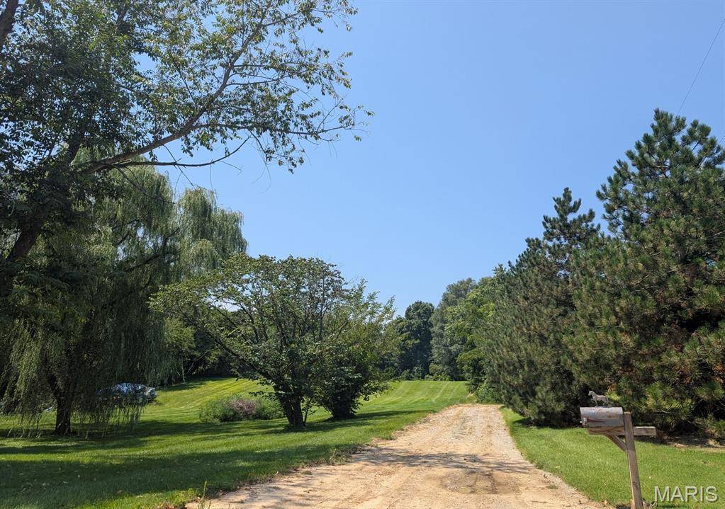 7345 Arke DR, Belleville, IL 62223