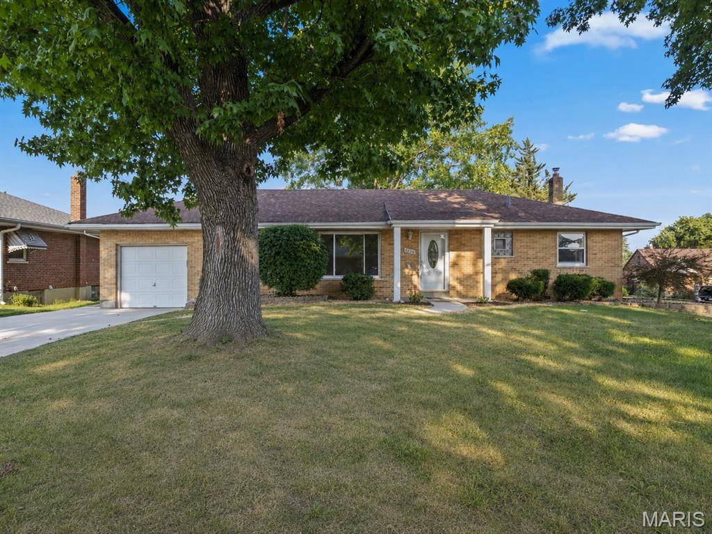 9228 Kenstan CT, Unincorporated, MO 63123
