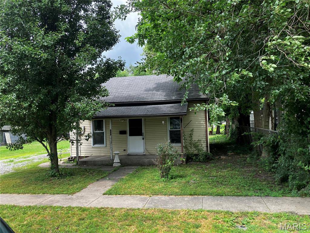 205 S Walnut ST, Duquoin, IL 62832