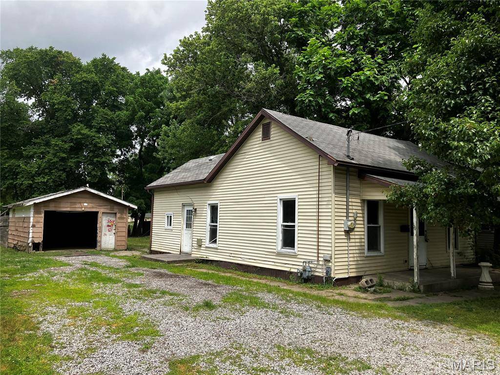 205 S Walnut ST, Duquoin, IL 62832