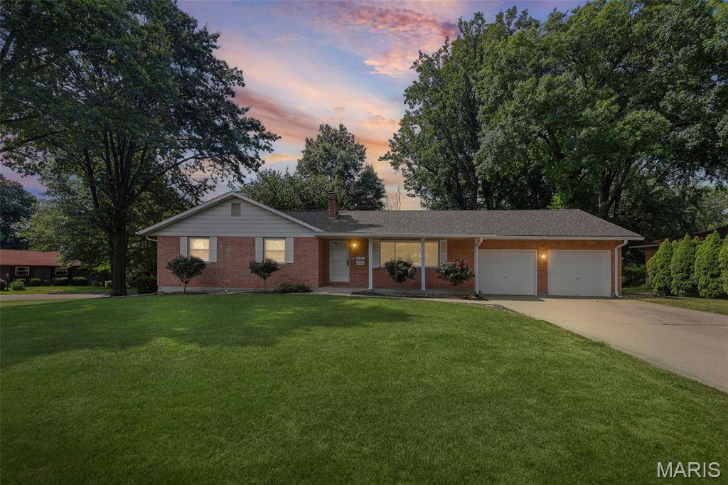 441 Clearview DR, Belleville, IL 62223