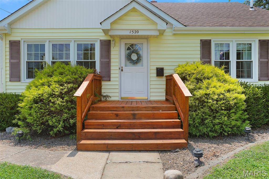 1520 E 6th ST, Washington, MO 63090