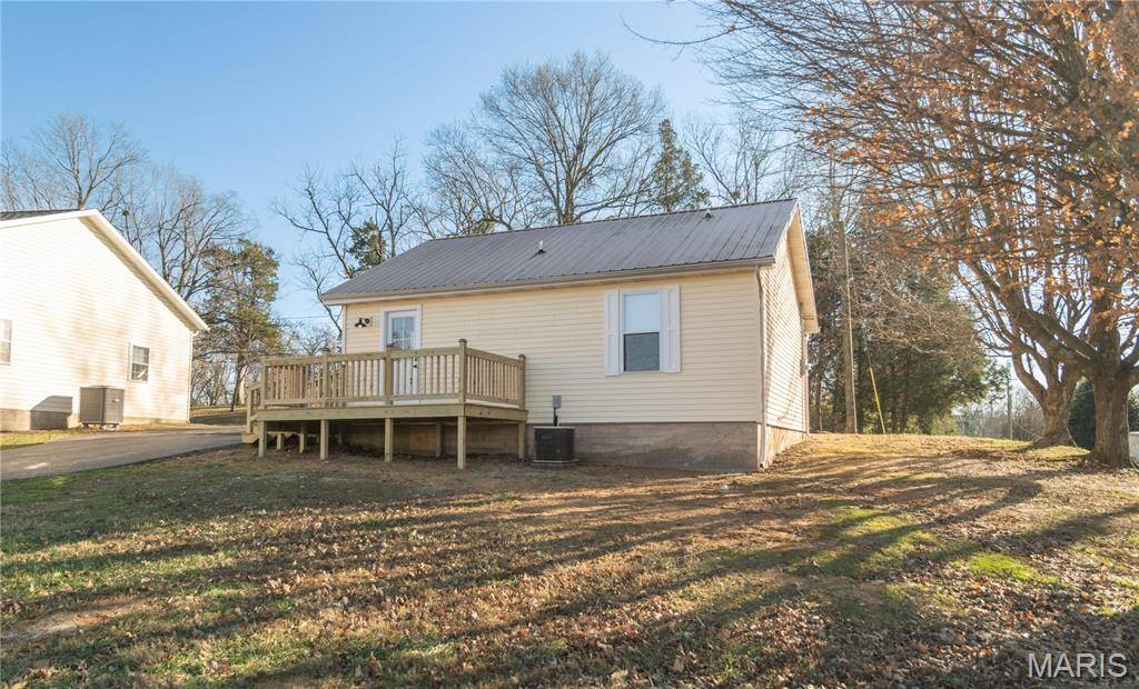 301 Cape RD, Bloomfield, MO 63825