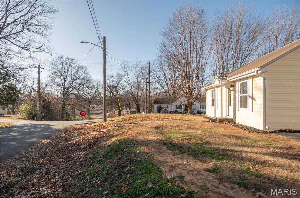 301 Cape RD, Bloomfield, MO 63825