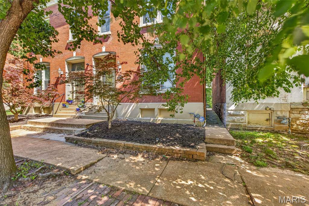 1913 Senate ST #A, St Louis, MO 63118