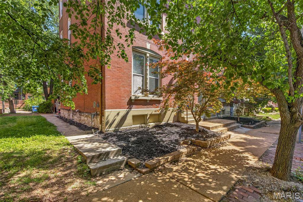 1913 Senate ST #A, St Louis, MO 63118