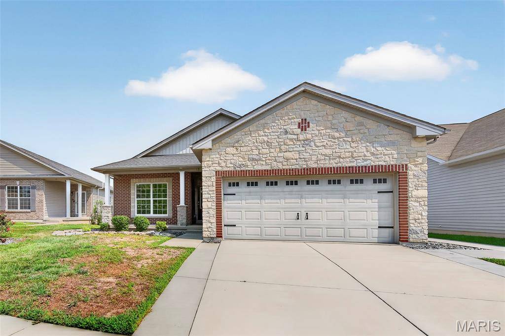 15 Country Trail CT, Lake St Louis, MO 63367