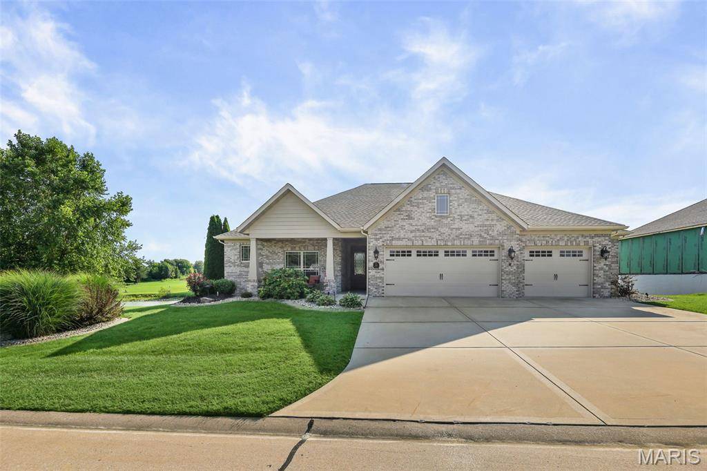 109 Waterfall CT, Glen Carbon, IL 62034